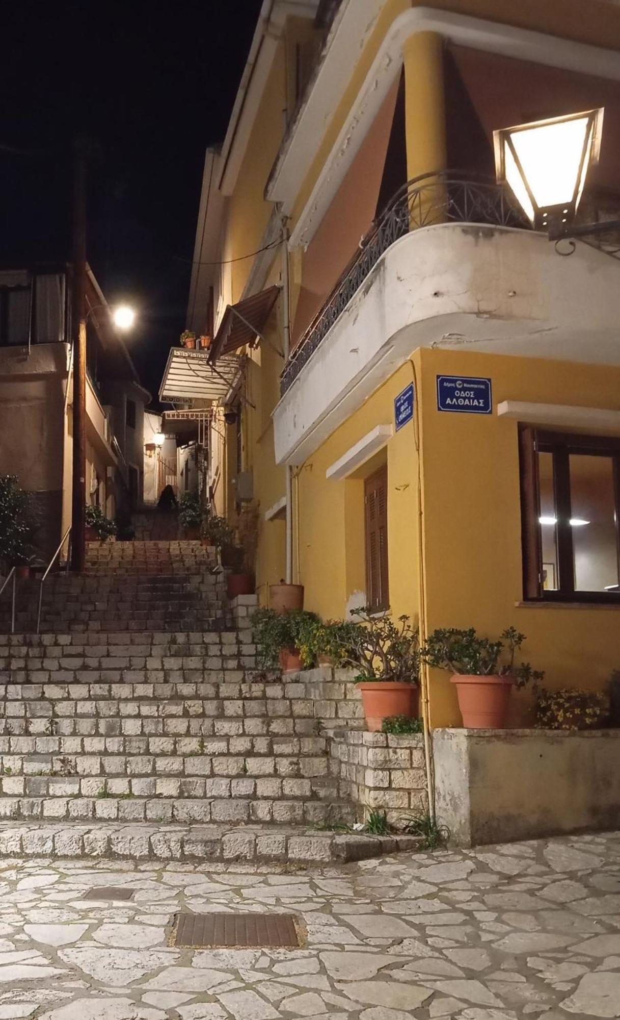 Nafpaktos Old Town Apartment Екстериор снимка